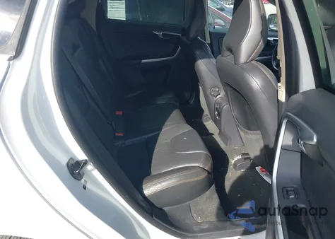 2010 Volvo Xc60 T6/T6 R-Design z USA, uszkodzony, nr VIN YV4992DZ0A2021340